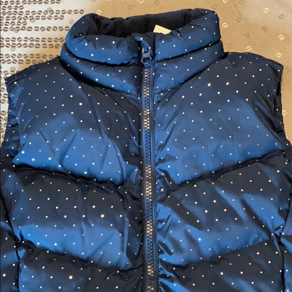 Gap Kids Down Filled Puffer Vest in Navy Blue Dot - Picture 2 of 7